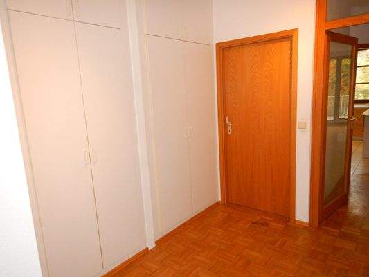 Flur mit Abstellräumen