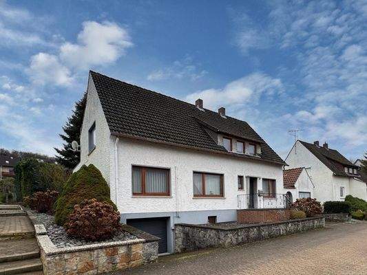 Einfamilienhaus mit Garagen