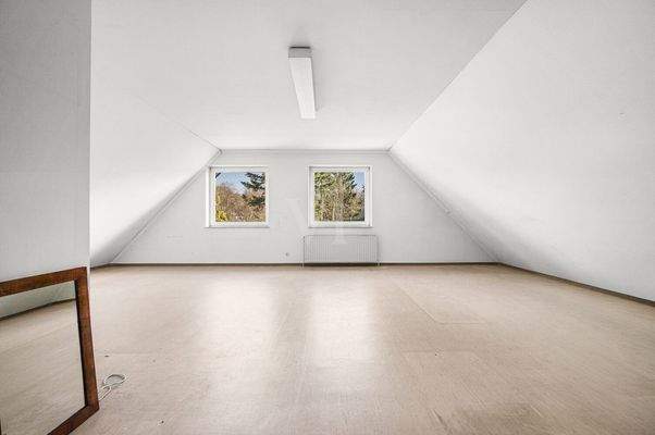 etwa 40 m² große Nutzfläche (nicht Teil der Wohnfläche)