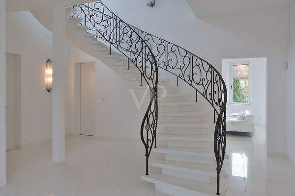 Eingangshalle mit Aufgang