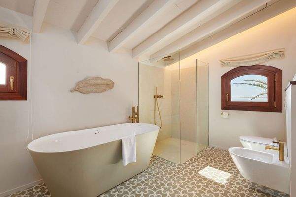 Luxury villa for rent on the seafront in Cala Ratjada, Mallorca