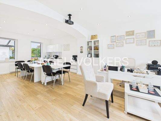 Büro oder Wohn-/Essbereich