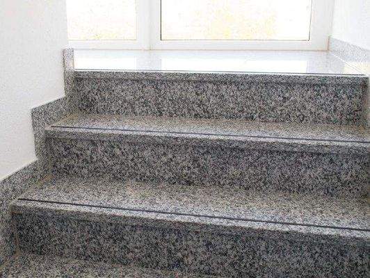 8_Granitbelag_Treppenhaus.jpg