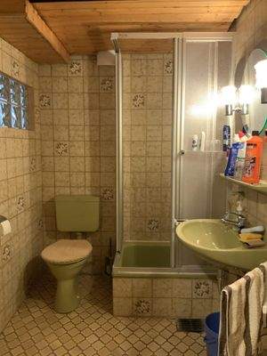 Badezimmer im Untergeschoss