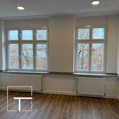 Helles Zimmer mit Fenstern