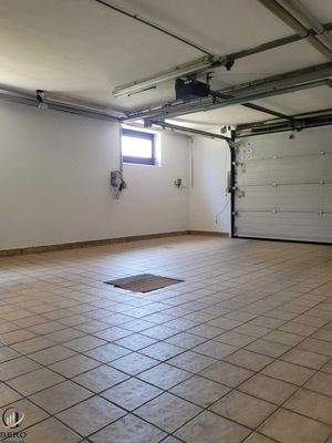 Große Garage