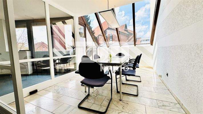 Besprechungsbereich im Büroraum 1 groß