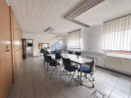 Größeres Hinterzimmer mit Küchenanschluss (3.1)