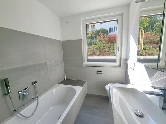 Bad mit Wanne