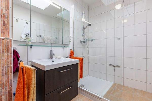 Modernes Tageslichtbad