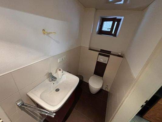 Bad mit Dusche im Erdgeschoss