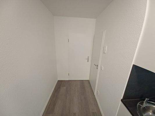 Heller Flur mit Holzboden