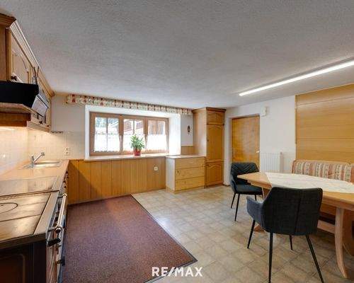 Küche mit Zusatzherd im Erdgeschoss