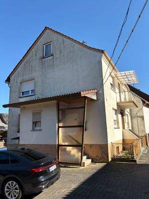 Haus seitlich mit Nebeneingang