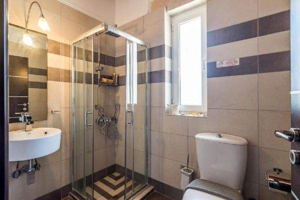 Kreta, Agia Marina: Luxuriöse Steinvilla mit Meer- und Sonnenuntergangsblick zu verkaufen