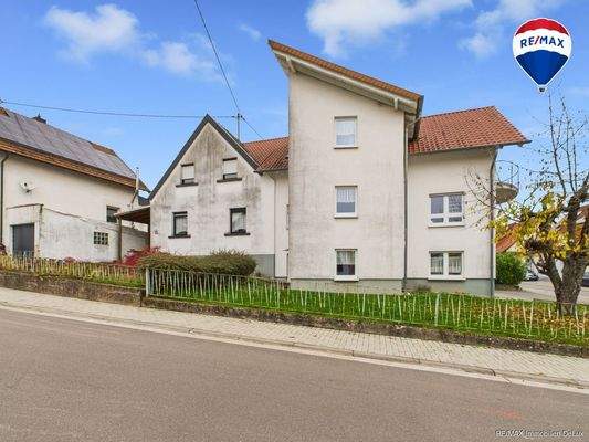 RE/MAX Immobilien DeLux Zweifamilienhaus Lebach - Steinbach 