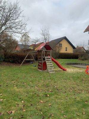 Spielplatz direkt auf dem Grundstück