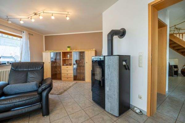 Wohnzimmer mit Kaminofen EG Whg. 1