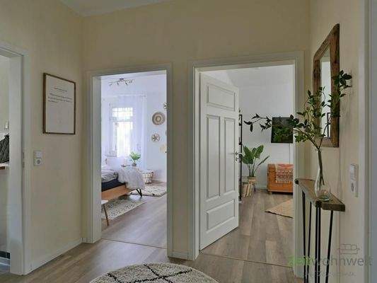 großer Wohnungsflur