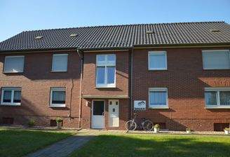 Zweistöckiges Backsteinhaus