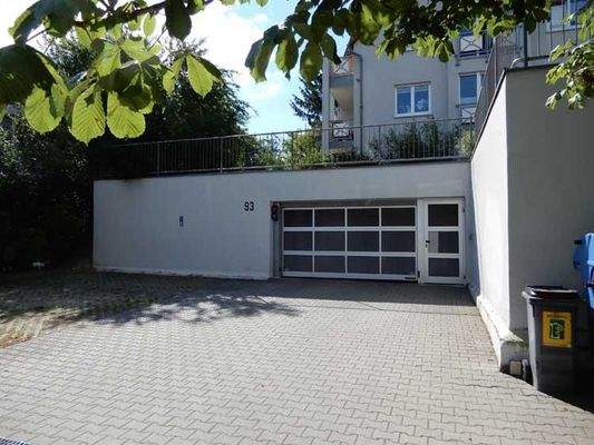 Tiefgaragen-Einfahrt