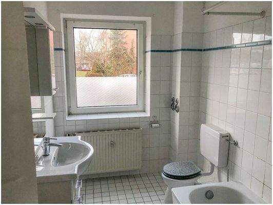 Badezimmer (Fotos, leere Wohnung)