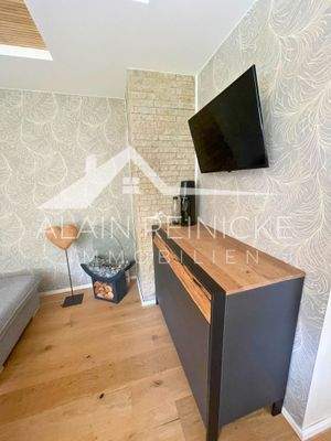 Echtholz-Kommode, TV, Kamin