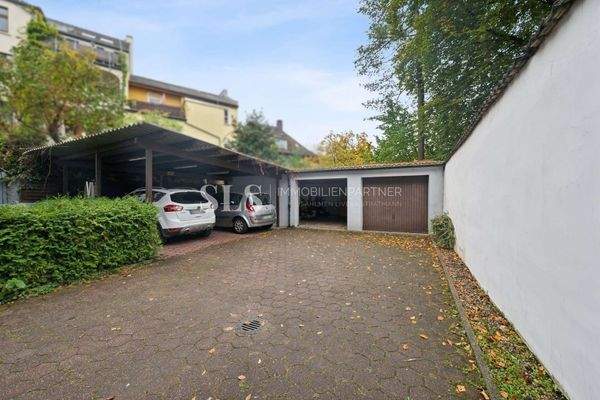 Garagen und Stellplätze