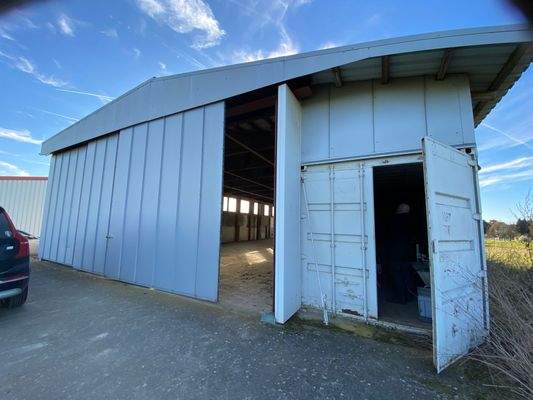 IMAXX_Giessen_46532_Eingang - Schiebetor - seitlicher Container