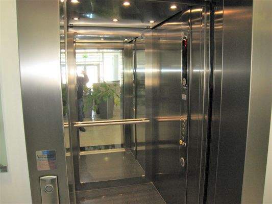 Perso Aufzug im Haus.jpg