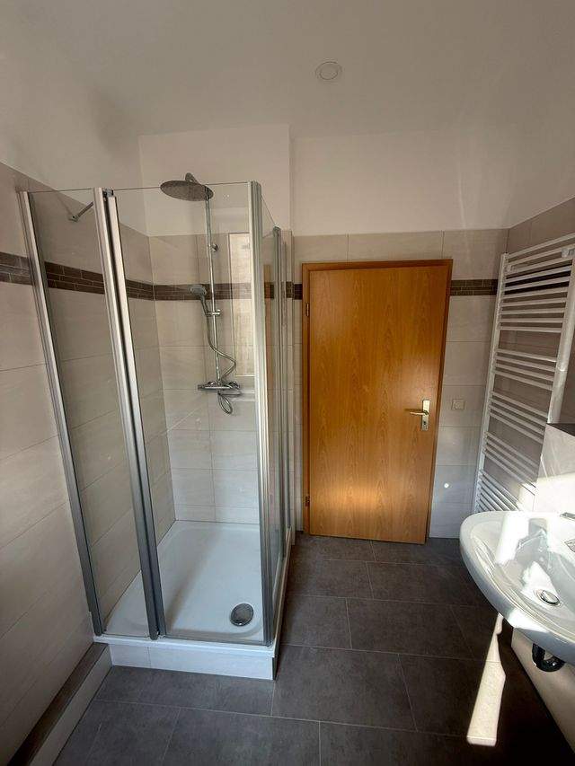 Neu energetisch-sanierte 2-RW mit Dusche / Außenjalousie - Photo 2