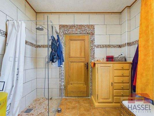 Mit ebenerdiger Dusche