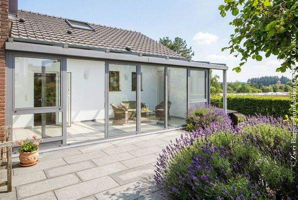 Terrasse mit Wintergarten