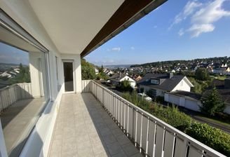 Sonnige shops 4-5 Zimmerwohnung mit Balkon und Terrasse, EBK