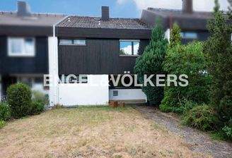 Hauseingang mit Vorgarten