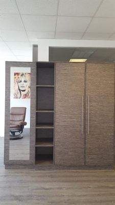 Kleiderschrank