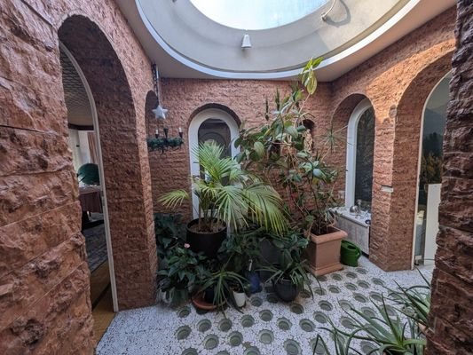 Durchgangsraum mit Oculus 