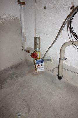 Gasanschluss/Direkt daneben Glasfaser