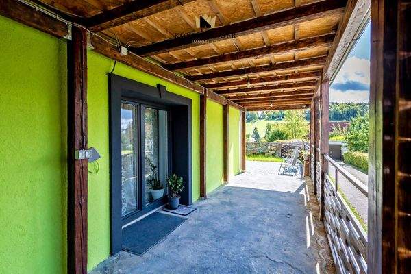 vor Sonne und Regen geschützt