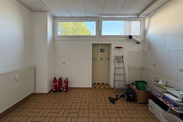 Küche/Aufenthaltsbereich/Lager im EG