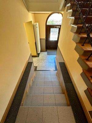 Treppenhaus / Hinterausgang