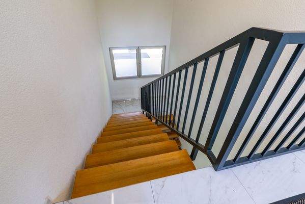 Treppe zur Büroeinheit