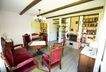 Wohnzimmer mit Kamin und Blick in Esszimmer