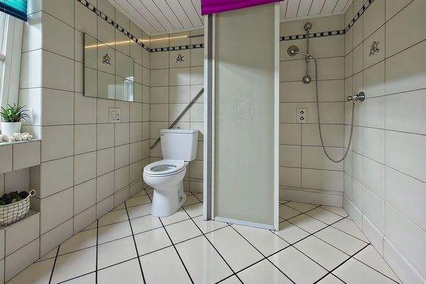 Bad oben - virtuell aufgeräumt - Lütt Immobilien - Sasel