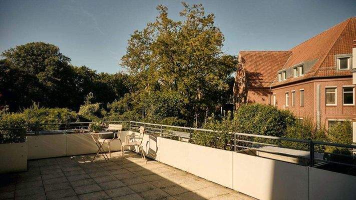 Die riesige Terrasse mit traumhaftem Ausblick