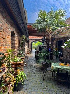 Blick von der Haustüre Richtung Vorhof