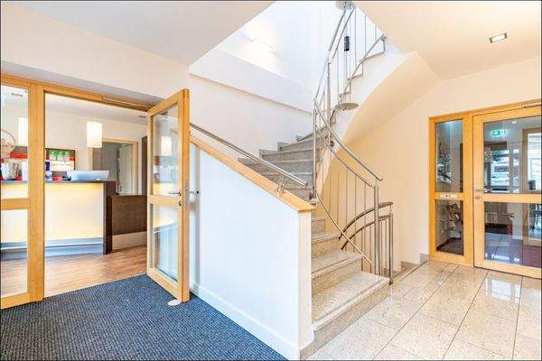 Erdgeschoss - Haupteingang (Rezeption, Zugang zu den Zimmern, Frühstücksraum, SPA Bereich)