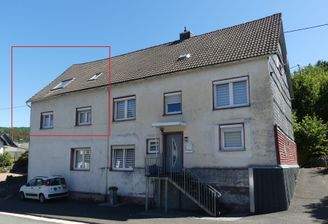 Straßenansicht mit Lage der Wohnung