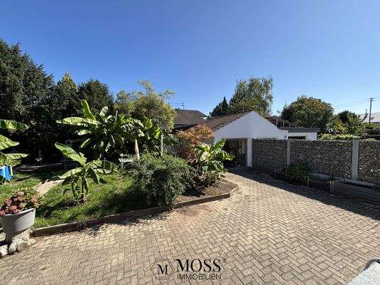 Blick Richtung Garage