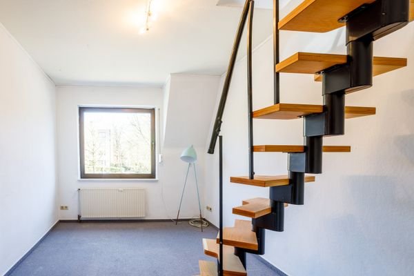 Kinderzimmer mit fester Treppe.jpg